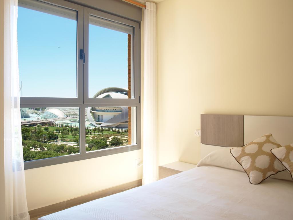 Апартаменты Apartup Yellow Opera View Валенсия Экстерьер фото